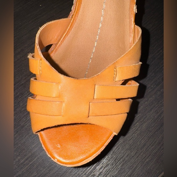 DV by Dolce Vita Jaslyn Two Tone Black Brown Cork
Wedge Sandal Size 7.5 - Picture 9 of 9